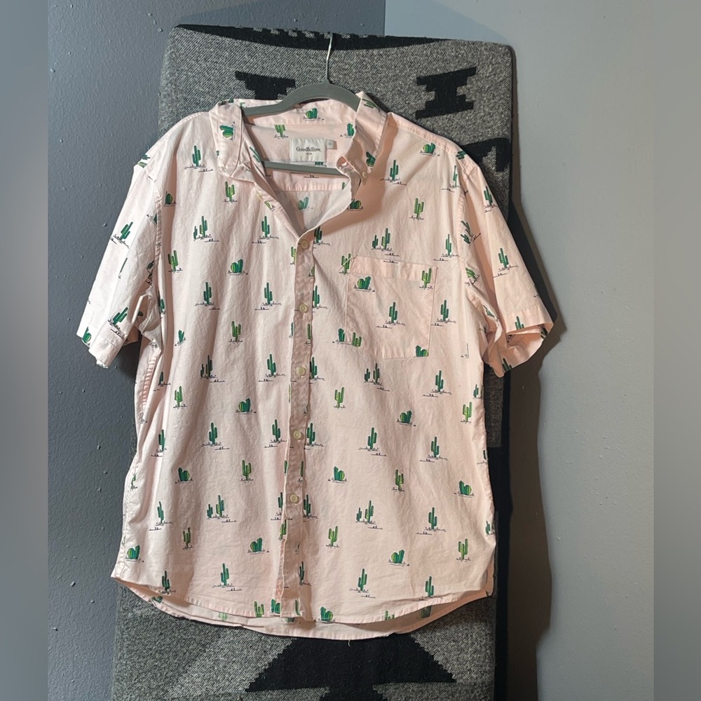 XL short sleeve button up shirt
